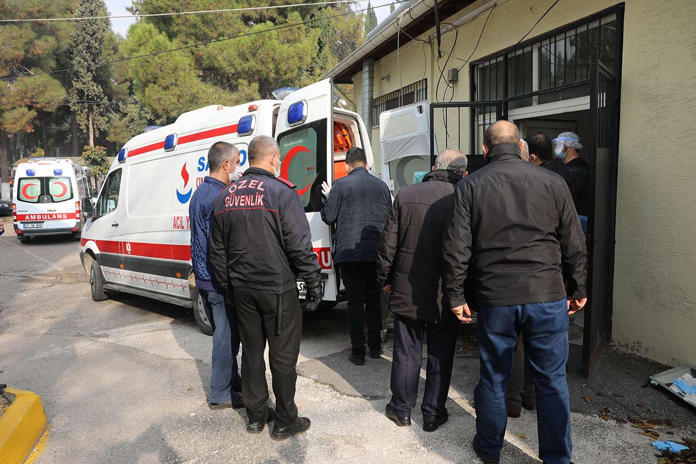 Hastanedeki yangında ölenlerin cenazeleri Adli Tıp Kurumuna kaldırıldı